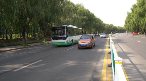 路遇貨車(chē)著火，公交司機(jī)化身滅火戰(zhàn)士守護(hù)城市平安